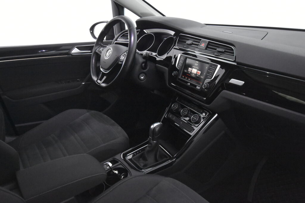 Volkswagen Touran 2016 Highline 2,0 TDI 110 kW (150 hv) DSG-automaatti / 7-Paikkainen/ Panoraama/ Adaptiivinen vakionopeussäädin/ Kamera