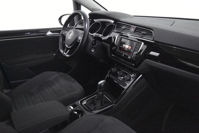 Volkswagen Touran 2016 Highline 2,0 TDI 110 kW (150 hv) DSG-automaatti / 7-Paikkainen/ Panoraama/ Adaptiivinen vakionopeussäädin/ Kamera