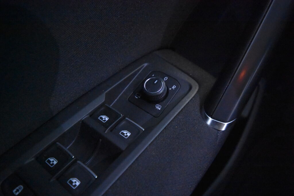 Volkswagen Touran 2016 Highline 2,0 TDI 110 kW (150 hv) DSG-automaatti / 7-Paikkainen/ Panoraama/ Adaptiivinen vakionopeussäädin/ Kamera