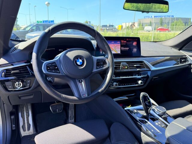 BMW 530 2022 G30 Sedan 530e xDrive A Charged Edition M Sport / Vetokoukku / Lämmitettä ratti / Adaptiivinen Vakkari / Hifi