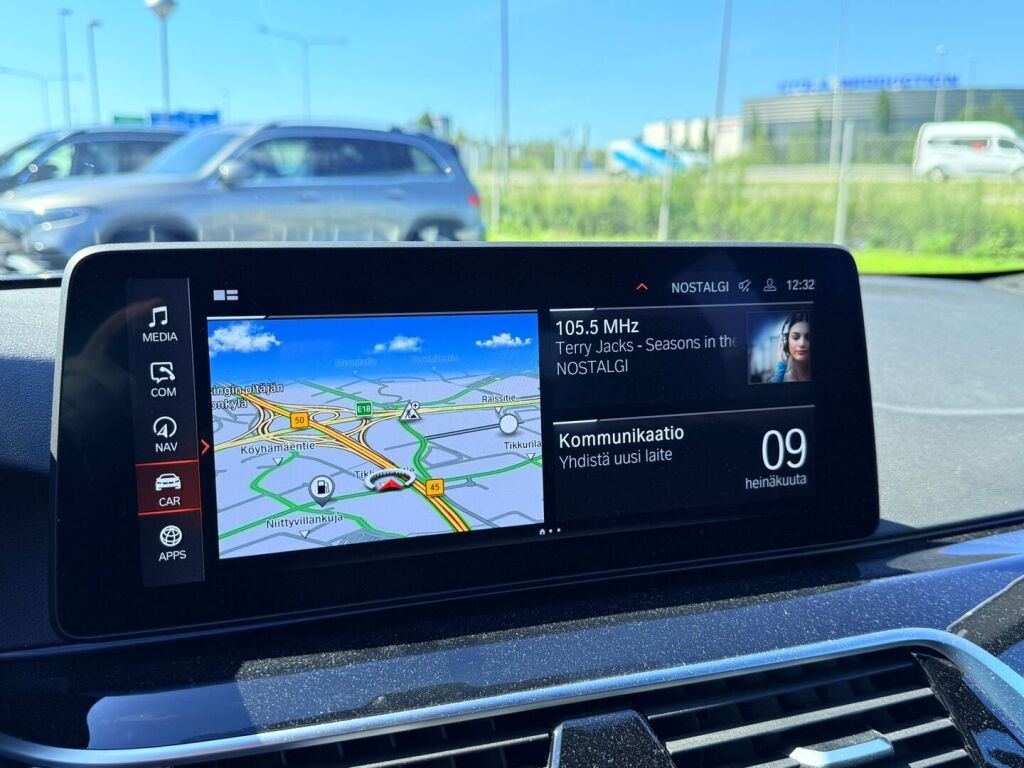BMW 530 2022 G30 Sedan 530e xDrive A Charged Edition M Sport / Vetokoukku / Lämmitettä ratti / Adaptiivinen Vakkari / Hifi