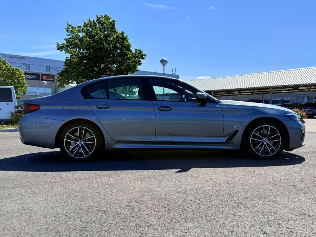BMW 530 2022 G30 Sedan 530e xDrive A Charged Edition M Sport / Vetokoukku / Lämmitettä ratti / Adaptiivinen Vakkari / Hifi