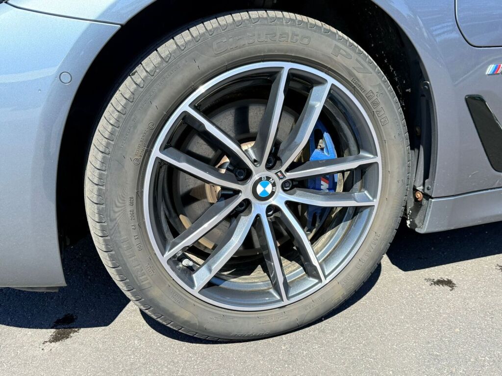 BMW 530 2022 G30 Sedan 530e xDrive A Charged Edition M Sport / Vetokoukku / Lämmitettä ratti / Adaptiivinen Vakkari / Hifi