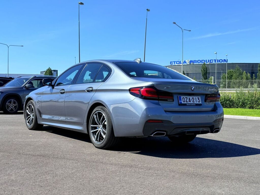 BMW 530 2022 G30 Sedan 530e xDrive A Charged Edition M Sport / Vetokoukku / Lämmitettä ratti / Adaptiivinen Vakkari / Hifi
