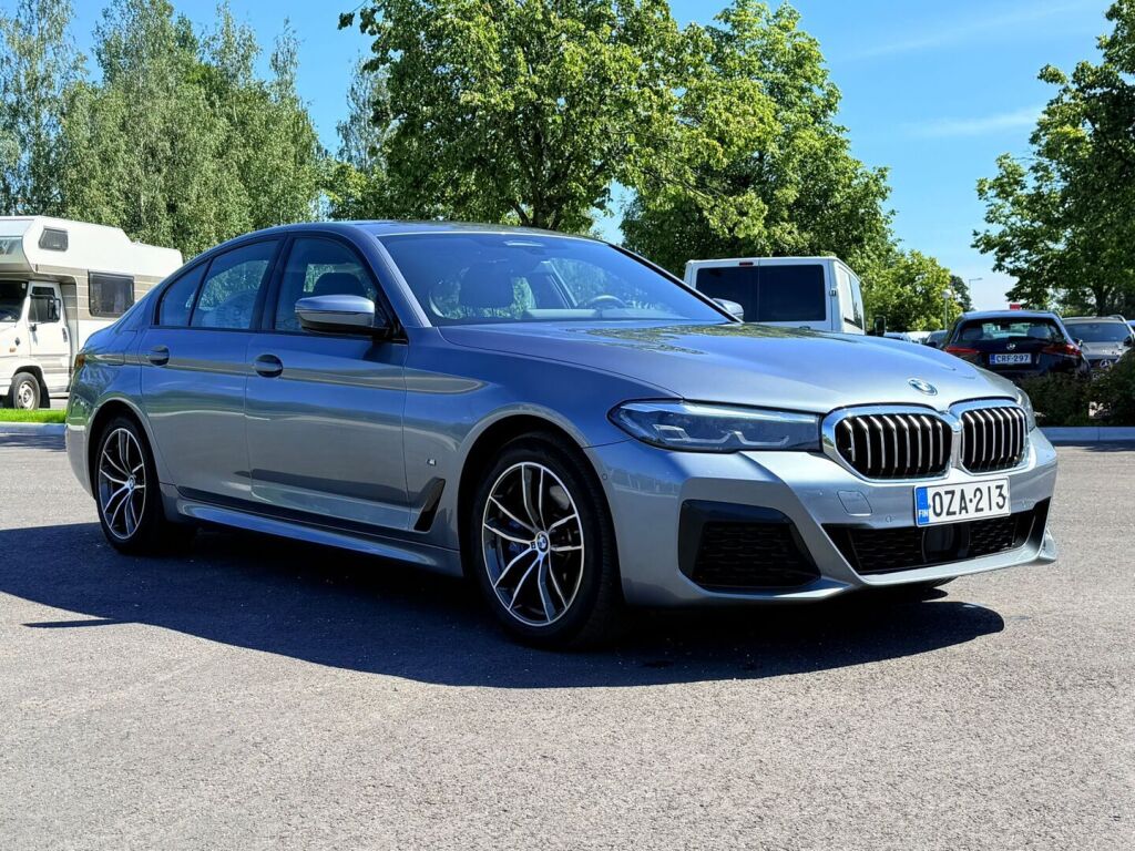 BMW 530 2022 G30 Sedan 530e xDrive A Charged Edition M Sport / Vetokoukku / Lämmitettä ratti / Adaptiivinen Vakkari / Hifi