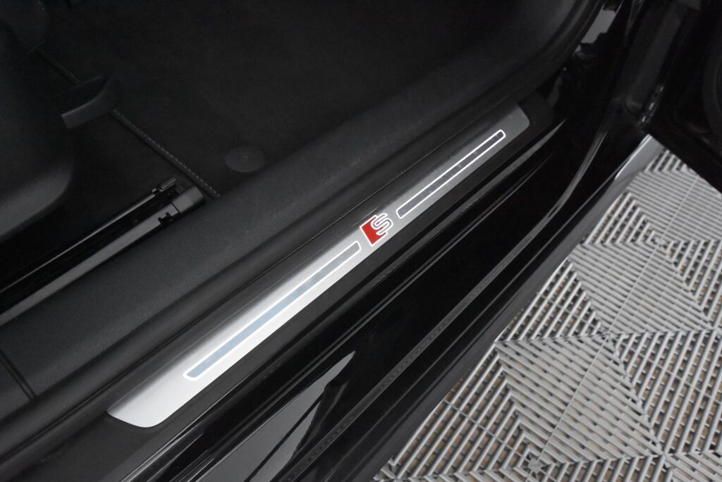 Audi A4 2022 Avant Business 40 TDI 150 kW MHEV quattro S tronic / Adapt. vakkari / P. kamera / Digimittaristo /
