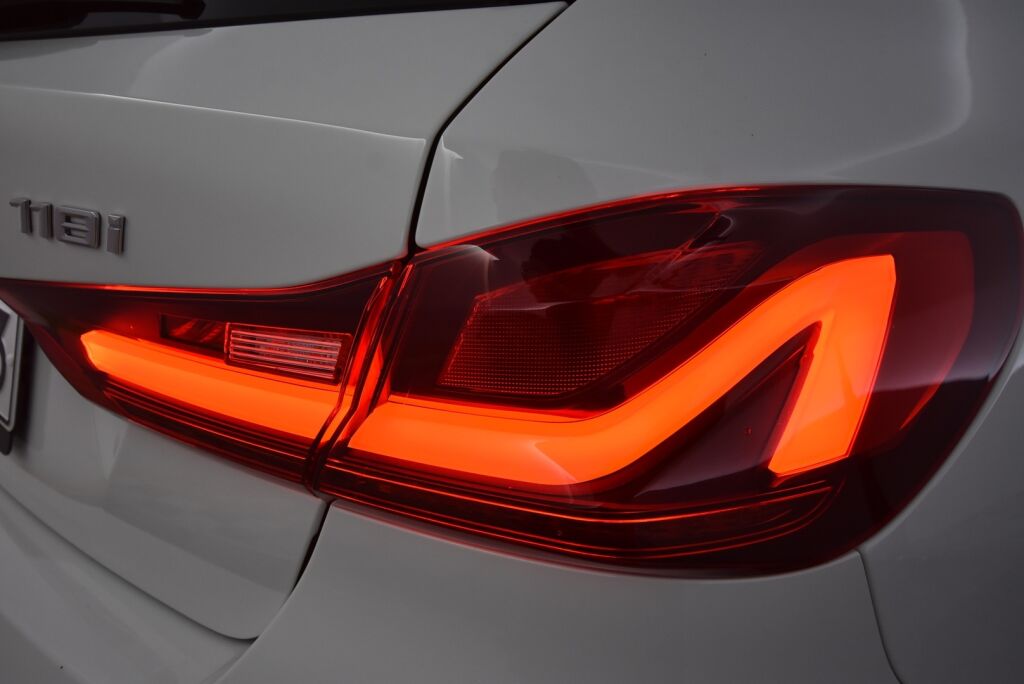 BMW 118 2020 F40 Hatchback 118i A Business / Led-ajovalot / Urheiluistuimet