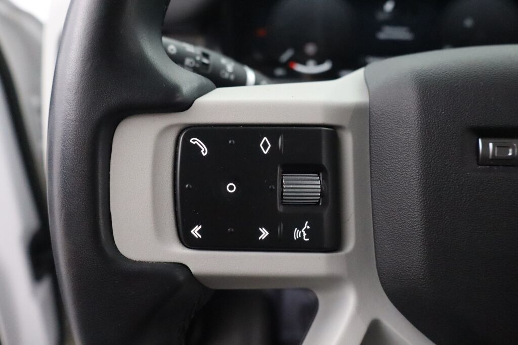 Land Rover Defender 2023 110 P400e Plug-in Hybrid SE 23,5MY / Matrix LED / Meridian® / Navi / Lämmitettävä ohjauspyörä / Webasto