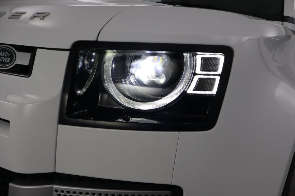 Land Rover Defender 2023 110 P400e Plug-in Hybrid SE 23,5MY / Matrix LED / Meridian® / Navi / Lämmitettävä ohjauspyörä / Webasto