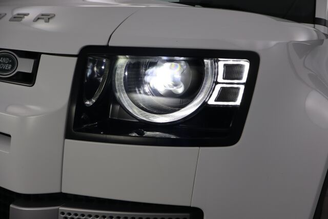 Land Rover Defender 2023 110 P400e Plug-in Hybrid SE 23,5MY / Matrix LED / Meridian® / Navi / Lämmitettävä ohjauspyörä / Webasto