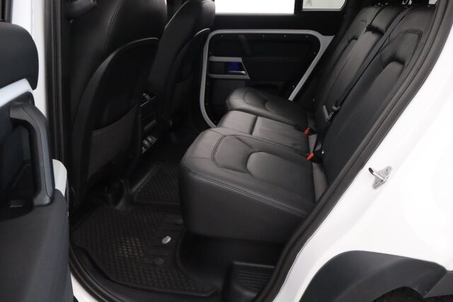 Land Rover Defender 2023 110 P400e Plug-in Hybrid SE 23,5MY / Matrix LED / Meridian® / Navi / Lämmitettävä ohjauspyörä / Webasto