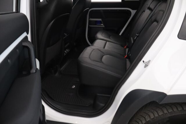 Land Rover Defender 2023 110 P400e Plug-in Hybrid SE 23,5MY / Matrix LED / Meridian® / Navi / Lämmitettävä ohjauspyörä / Webasto