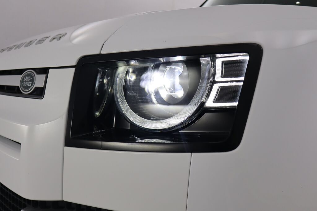 Land Rover Defender 2023 110 P400e Plug-in Hybrid SE 23,5MY / Matrix LED / Meridian® / Navi / Lämmitettävä ohjauspyörä / Webasto