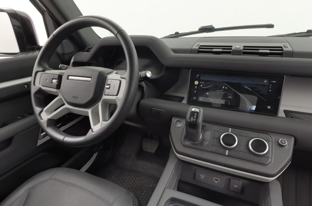 Land Rover Defender 2023 110 P400e Plug-in Hybrid SE 23,5MY / Matrix LED / Meridian® / Navi / Lämmitettävä ohjauspyörä / Webasto