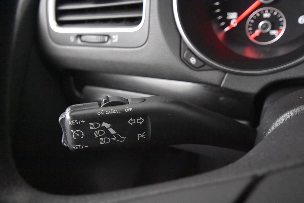 Volkswagen Golf 2010 Comfortline 2,0 TDI 103 kW (140 hv) 4MOTION 4-ovinen / Suomiauto /  Mootorilämmitin /