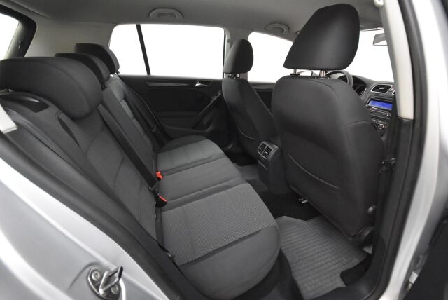 Volkswagen Golf 2010 Comfortline 2,0 TDI 103 kW (140 hv) 4MOTION 4-ovinen / Suomiauto /  Mootorilämmitin /