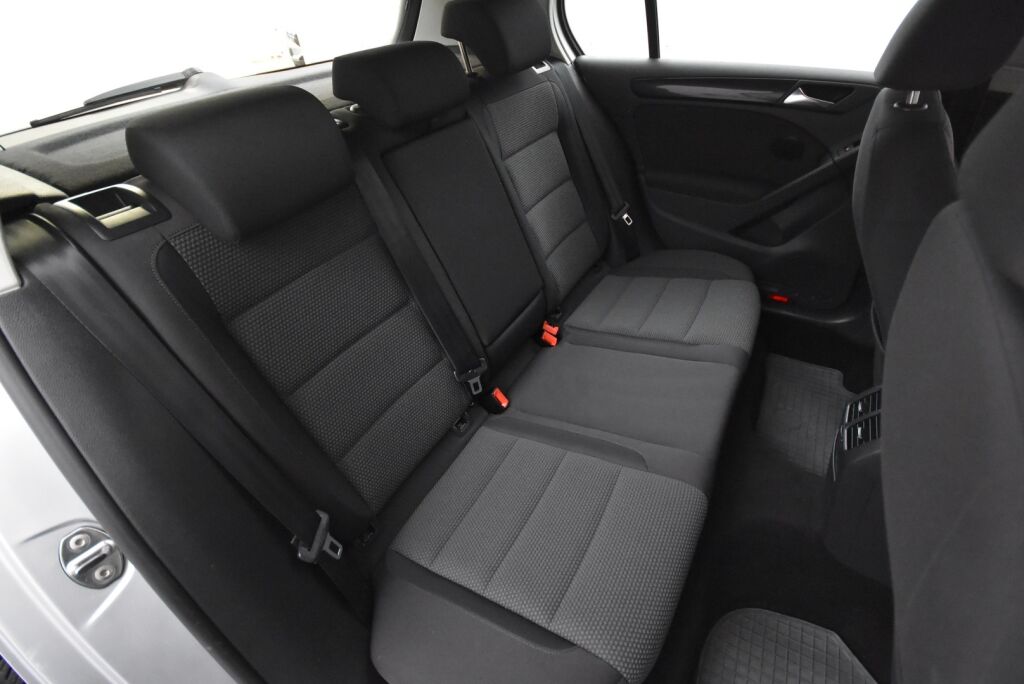 Volkswagen Golf 2010 Comfortline 2,0 TDI 103 kW (140 hv) 4MOTION 4-ovinen / Suomiauto /  Mootorilämmitin /