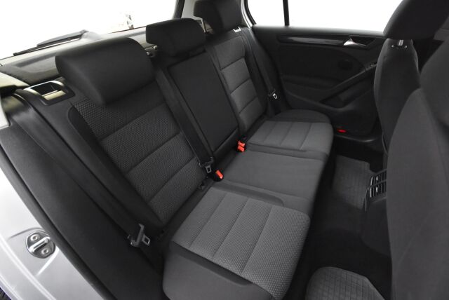 Volkswagen Golf 2010 Comfortline 2,0 TDI 103 kW (140 hv) 4MOTION 4-ovinen / Suomiauto /  Mootorilämmitin /