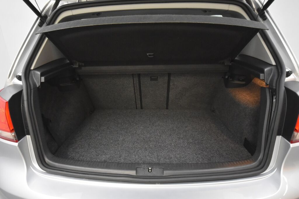 Volkswagen Golf 2010 Comfortline 2,0 TDI 103 kW (140 hv) 4MOTION 4-ovinen / Suomiauto /  Mootorilämmitin /