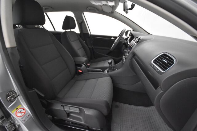 Volkswagen Golf 2010 Comfortline 2,0 TDI 103 kW (140 hv) 4MOTION 4-ovinen / Suomiauto /  Mootorilämmitin /