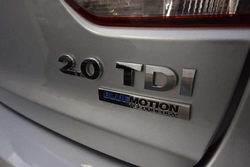 Volkswagen Golf 2010 Comfortline 2,0 TDI 103 kW (140 hv) 4MOTION 4-ovinen / Suomiauto /  Mootorilämmitin /