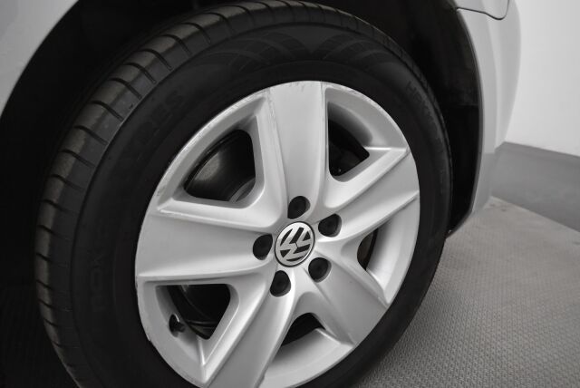 Volkswagen Golf 2010 Comfortline 2,0 TDI 103 kW (140 hv) 4MOTION 4-ovinen / Suomiauto /  Mootorilämmitin /
