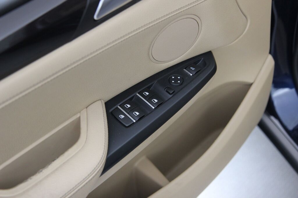 BMW X3 2014 F25 xDrive20d TwinPower Turbo A / HiFi / Nahat / Kamera / Vetokoukku
