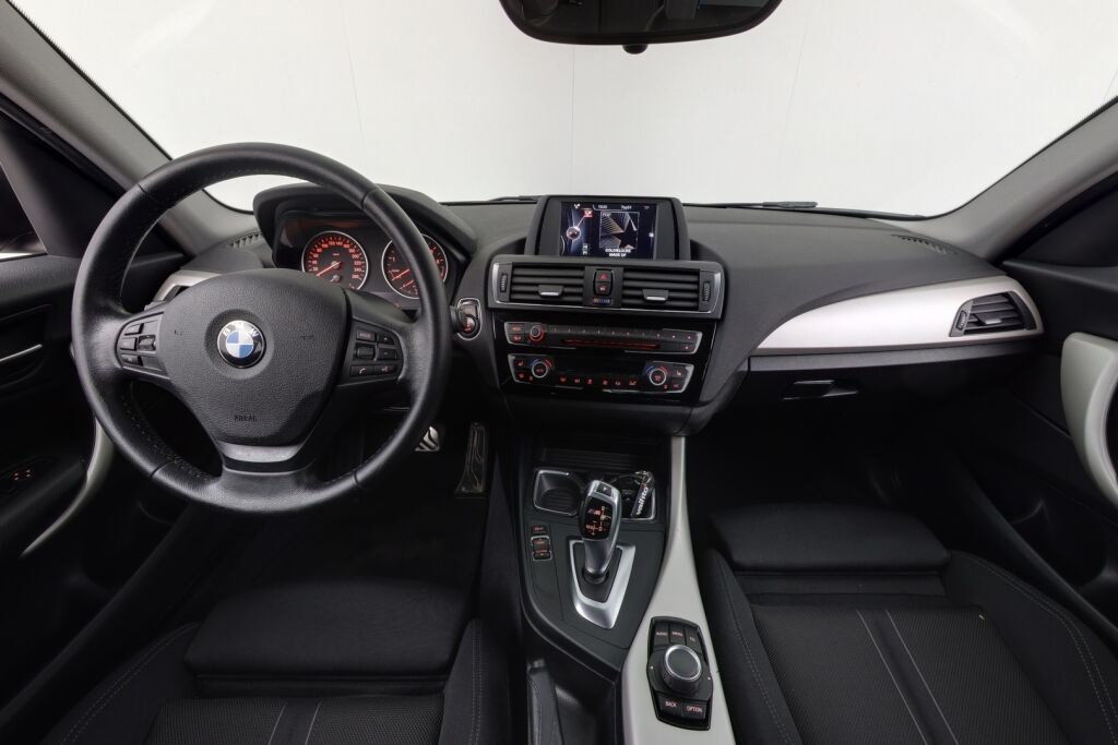 BMW 118 2015 F20 Hatchback 118i A Business / Led-valot / Tutkat takana / Urheiluistuimet