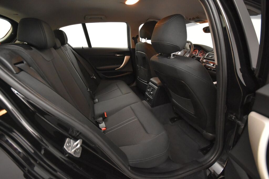 BMW 118 2015 F20 Hatchback 118i A Business / Led-valot / Tutkat takana / Urheiluistuimet
