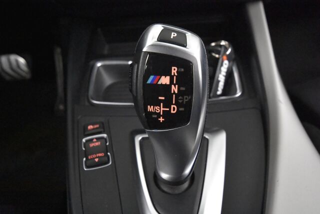 BMW 118 2015 F20 Hatchback 118i A Business / Led-valot / Tutkat takana / Urheiluistuimet