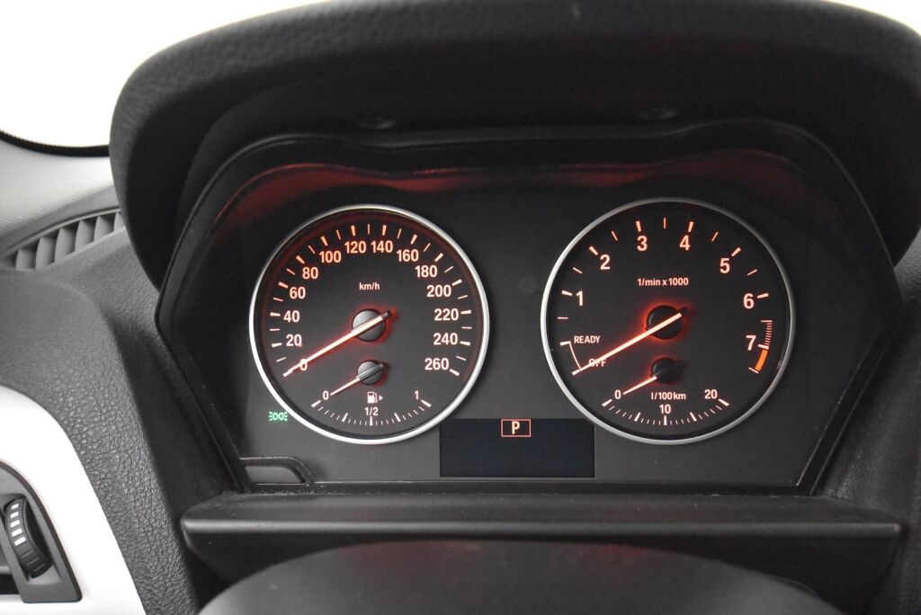 BMW 118 2015 F20 Hatchback 118i A Business / Led-valot / Tutkat takana / Urheiluistuimet
