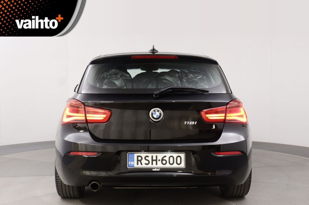 BMW 118 2015 F20 Hatchback 118i A Business / Led-valot / Tutkat takana / Urheiluistuimet