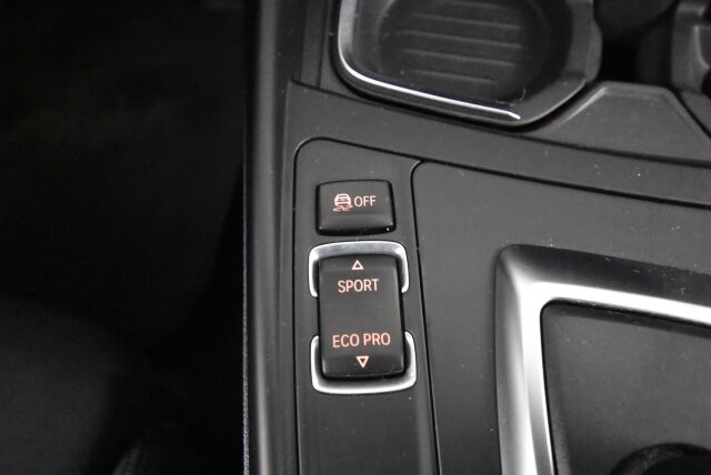 BMW 118 2015 F20 Hatchback 118i A Business / Led-valot / Tutkat takana / Urheiluistuimet