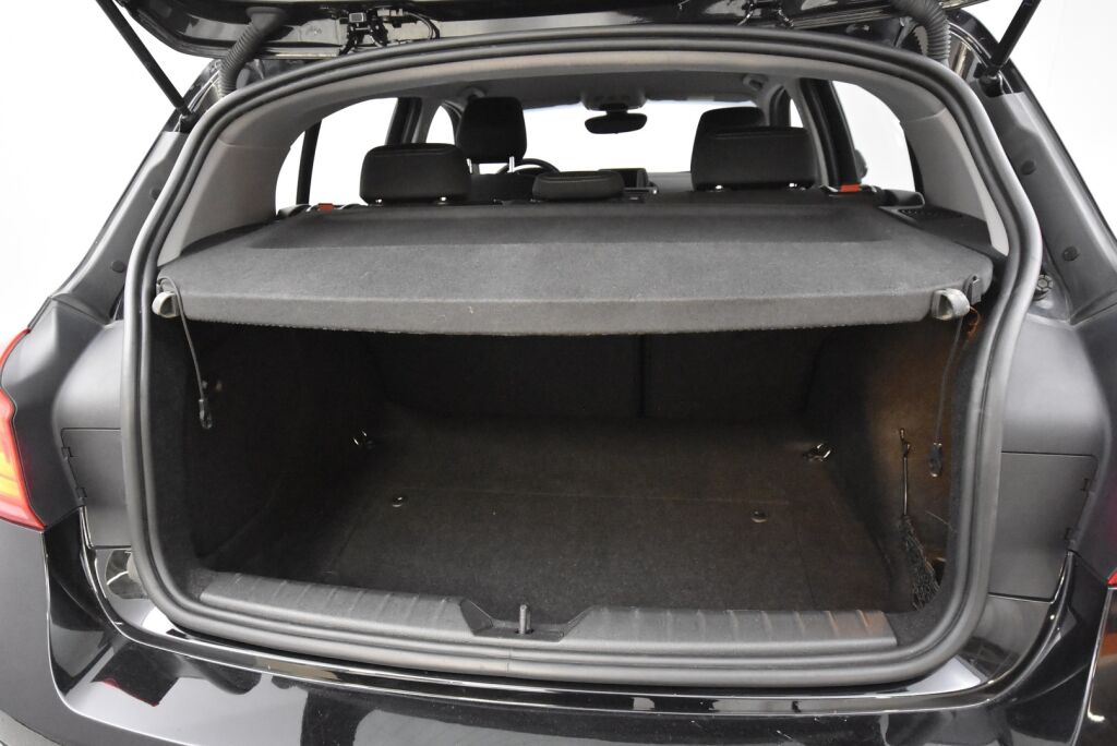 BMW 118 2015 F20 Hatchback 118i A Business / Led-valot / Tutkat takana / Urheiluistuimet
