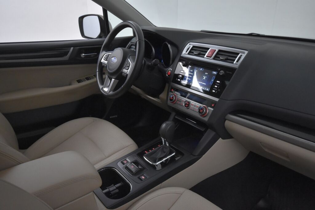 Subaru Outback 2015 2,5i Summit CVT / 1-Omisteinen / ACC / Harman & Kardon / Nahkaverhoilu / Navigointi / Peruutuskamera