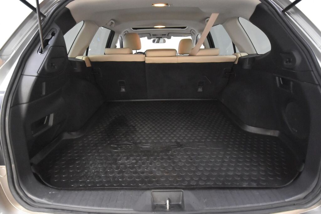 Subaru Outback 2015 2,5i Summit CVT / 1-Omisteinen / ACC / Harman & Kardon / Nahkaverhoilu / Navigointi / Peruutuskamera