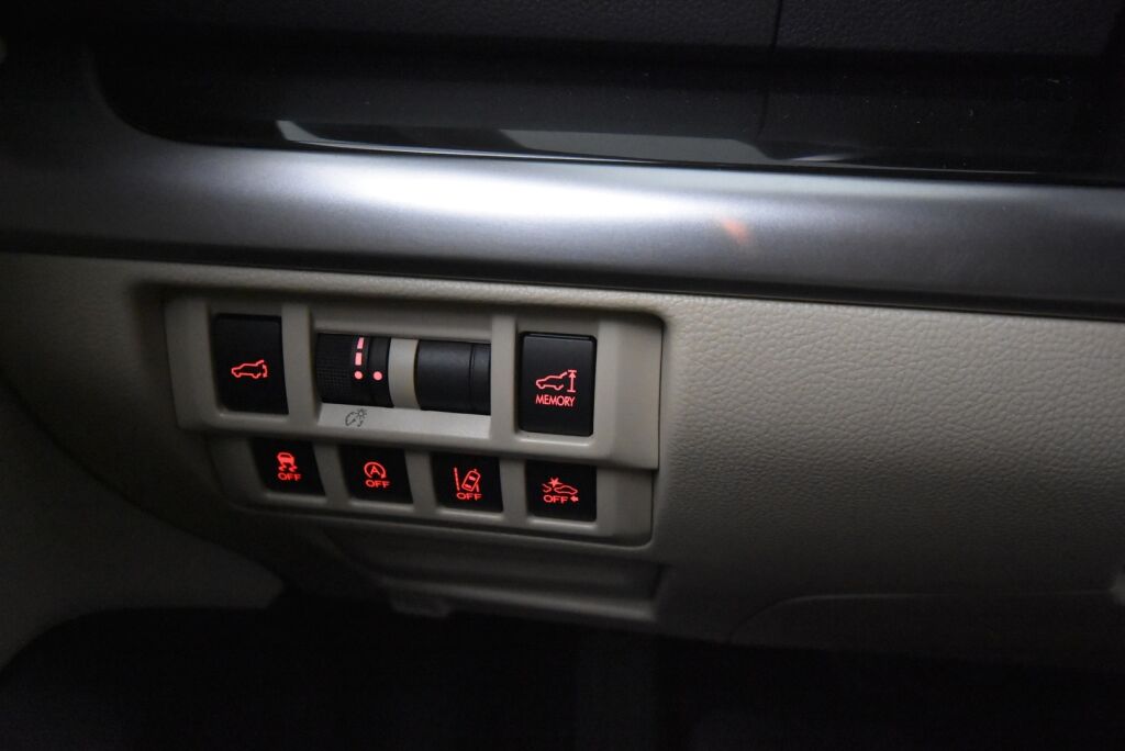 Subaru Outback 2015 2,5i Summit CVT / 1-Omisteinen / ACC / Harman & Kardon / Nahkaverhoilu / Navigointi / Peruutuskamera
