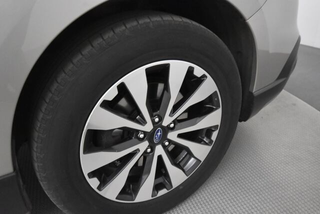 Subaru Outback 2015 2,5i Summit CVT / 1-Omisteinen / ACC / Harman & Kardon / Nahkaverhoilu / Navigointi / Peruutuskamera