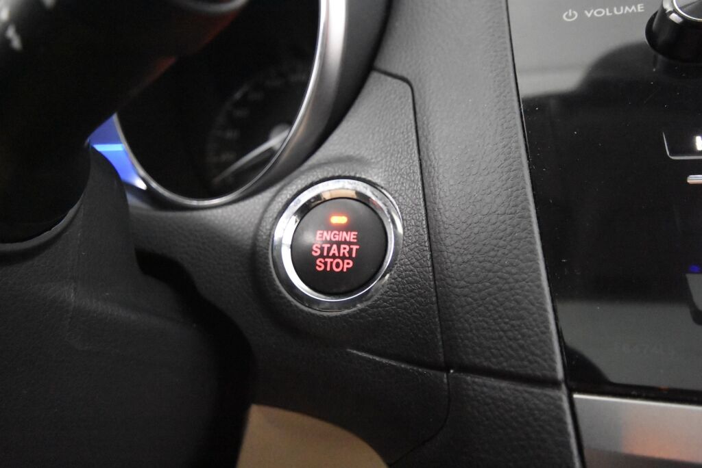 Subaru Outback 2015 2,5i Summit CVT / 1-Omisteinen / ACC / Harman & Kardon / Nahkaverhoilu / Navigointi / Peruutuskamera