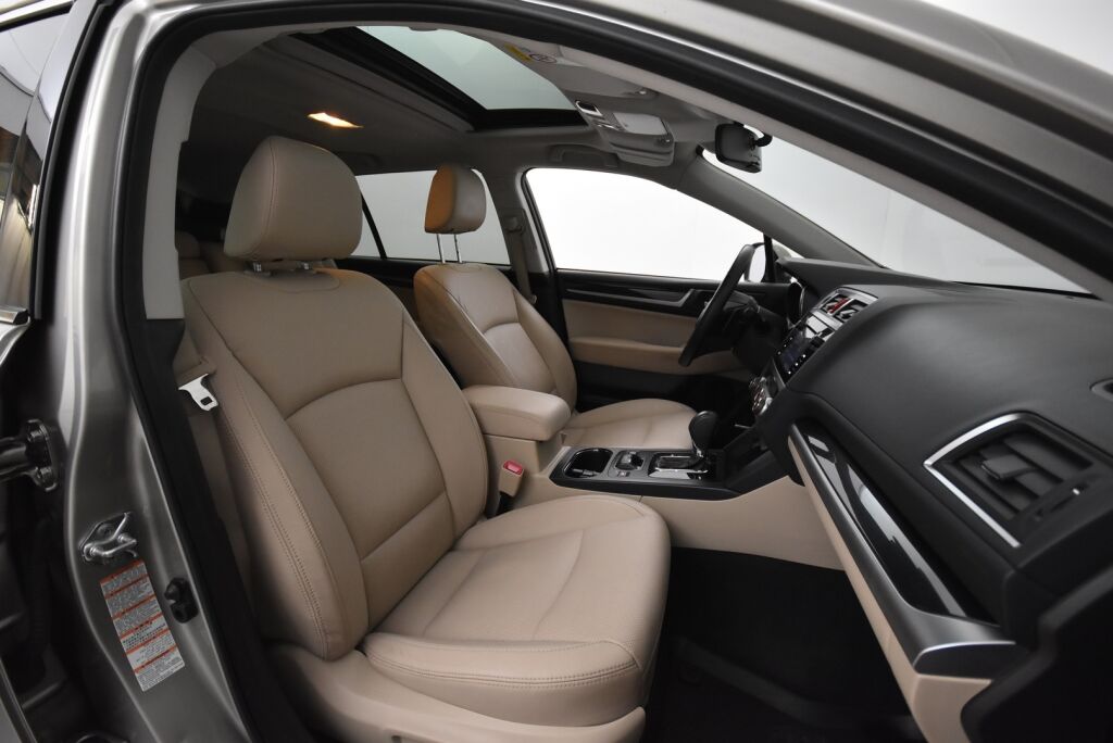 Subaru Outback 2015 2,5i Summit CVT / 1-Omisteinen / ACC / Harman & Kardon / Nahkaverhoilu / Navigointi / Peruutuskamera