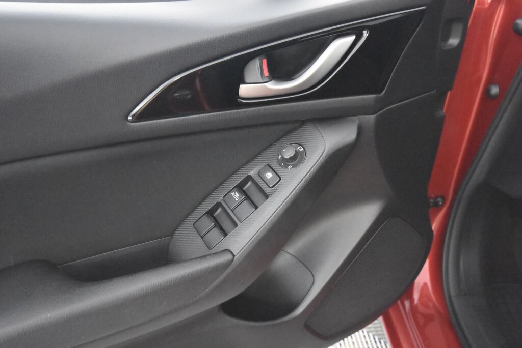 Mazda 3 2015 5HB 2,0 (120) SKYACTIV-G Premium Plus 6AT 5ov BP2 / Vakkari / Moottorilämmitin / Takatutka