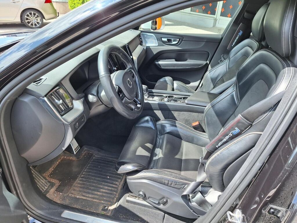 Volvo XC60 2017 D5 AWD R-Design aut / B&W / Panoraama / Navi / HUD / 360-kamera / Webasto /