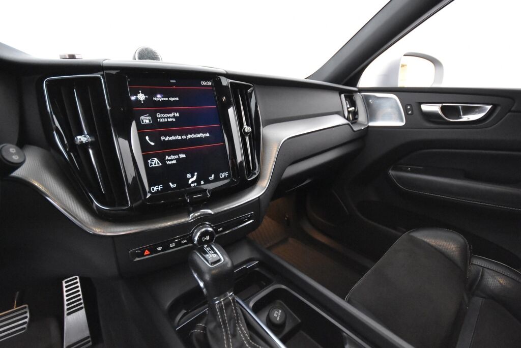 Volvo XC60 2017 D5 AWD R-Design aut / B&W / Panoraama / Navi / HUD / 360-kamera / Webasto /