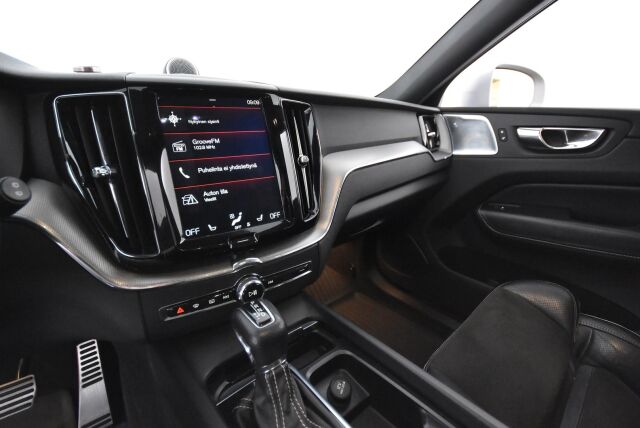 Volvo XC60 2017 D5 AWD R-Design aut / B&W / Panoraama / Navi / HUD / 360-kamera / Webasto /