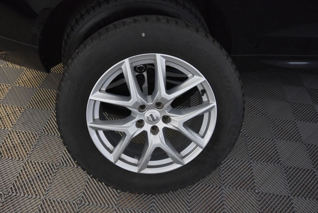 Volvo XC60 2017 D5 AWD R-Design aut / B&W / Panoraama / Navi / HUD / 360-kamera / Webasto /