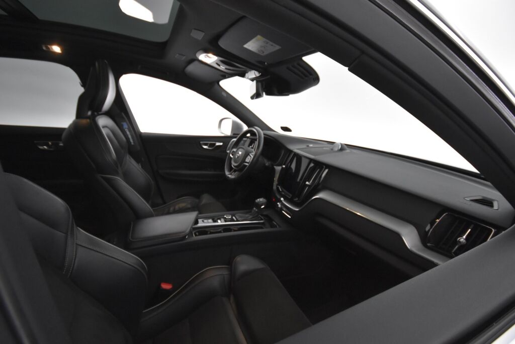 Volvo XC60 2017 D5 AWD R-Design aut / B&W / Panoraama / Navi / HUD / 360-kamera / Webasto /