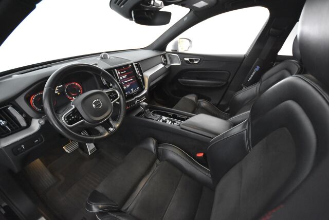 Volvo XC60 2017 D5 AWD R-Design aut / B&W / Panoraama / Navi / HUD / 360-kamera / Webasto /