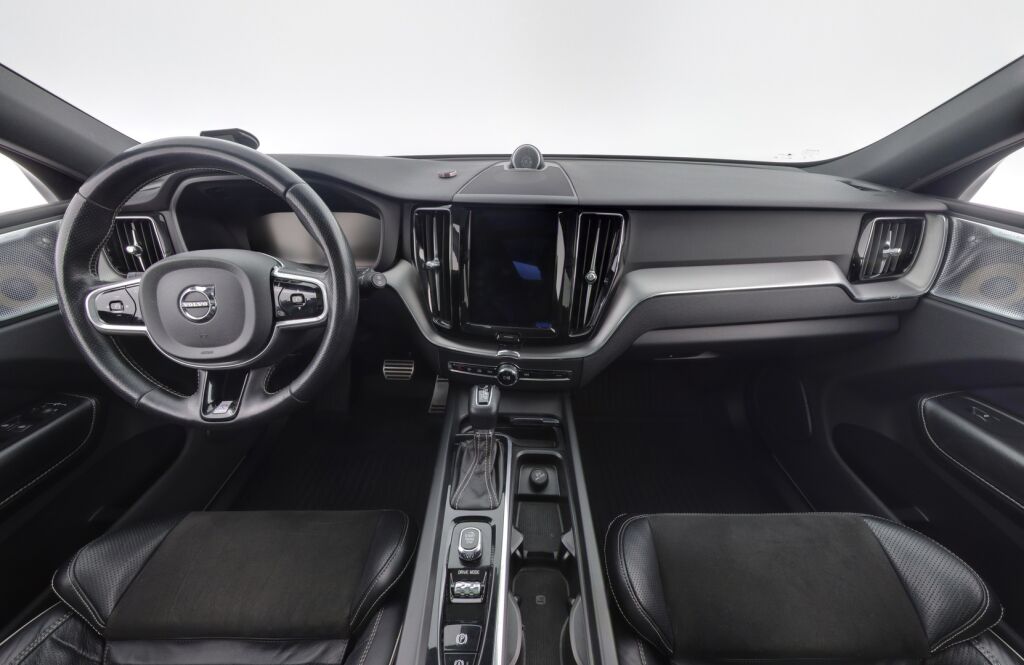 Volvo XC60 2017 D5 AWD R-Design aut / B&W / Panoraama / Navi / HUD / 360-kamera / Webasto /