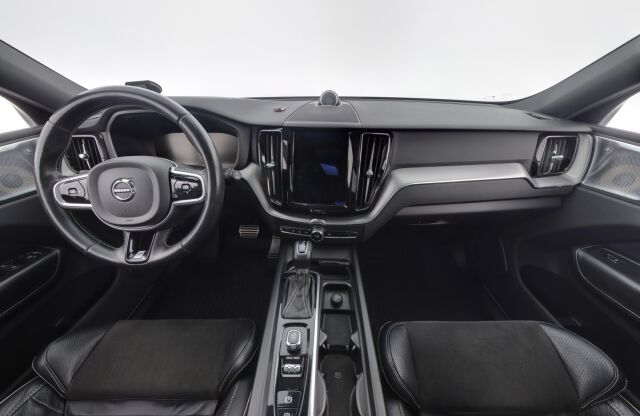 Volvo XC60 2017 D5 AWD R-Design aut / B&W / Panoraama / Navi / HUD / 360-kamera / Webasto /