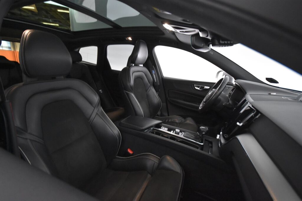Volvo XC60 2017 D5 AWD R-Design aut / B&W / Panoraama / Navi / HUD / 360-kamera / Webasto /